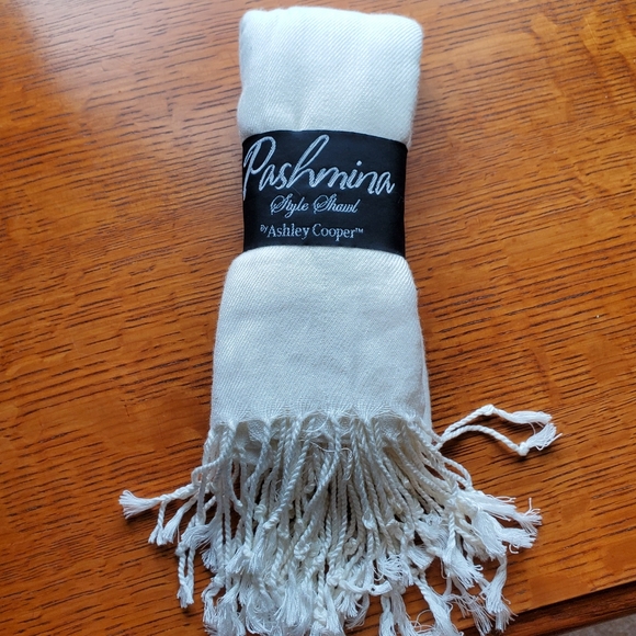 Pashmina new with tags - Picture 2 of 5